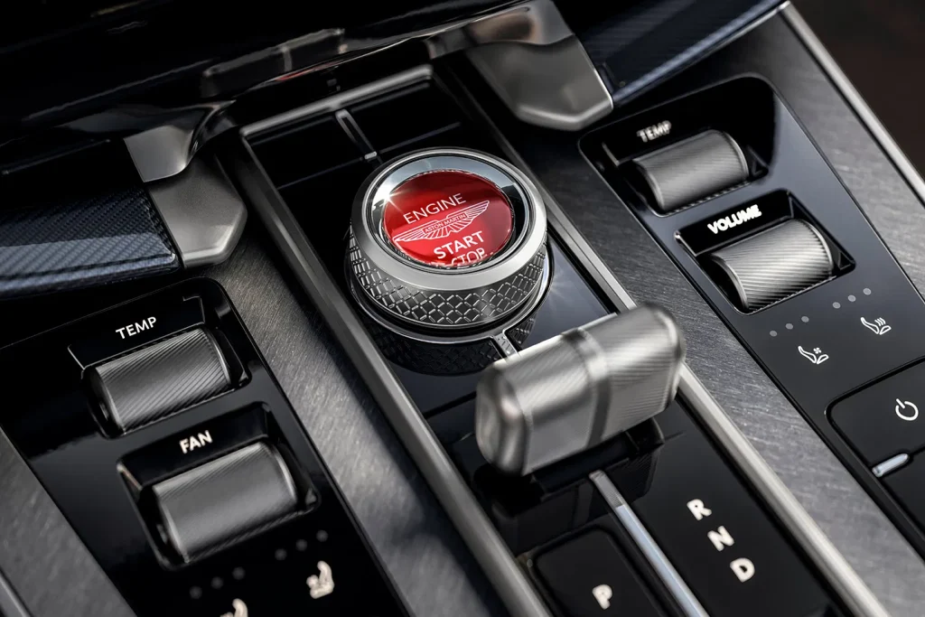 Aston Martin Vanquish 25, ikonik GT'nin 25. yılını kutlamak için tanıtıldı.