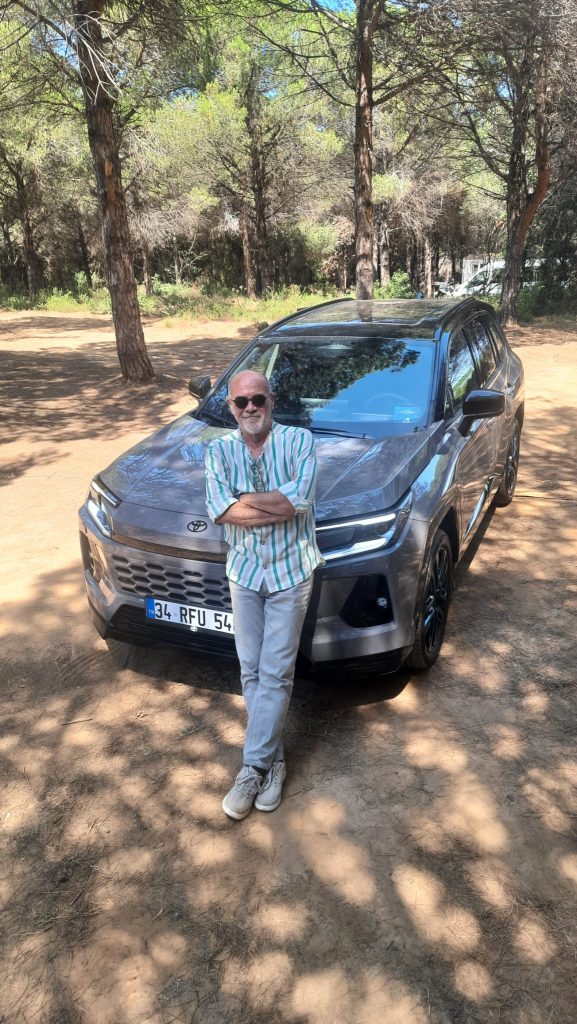 Yeni Hilux Satışa Sunuldu, Yeni RAV4 Hybrid Tanıtıldı