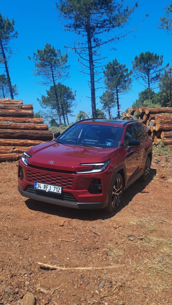 Yeni Hilux Satışa Sunuldu, Yeni RAV4 Hybrid Tanıtıldı