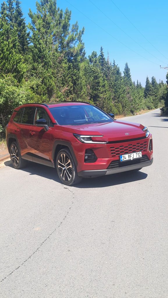 Yeni Hilux Satışa Sunuldu, Yeni RAV4 Hybrid Tanıtıldı