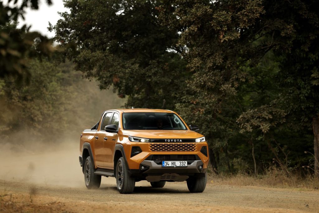 Yeni Hilux Satışa Sunuldu, Yeni RAV4 Hybrid Tanıtıldı