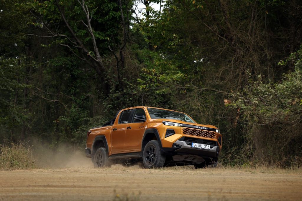 Yeni Hilux Satışa Sunuldu, Yeni RAV4 Hybrid Tanıtıldı