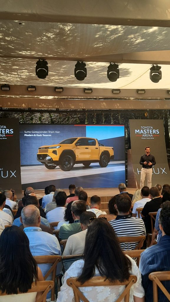 Yeni Hilux Satışa Sunuldu, Yeni RAV4 Hybrid Tanıtıldı