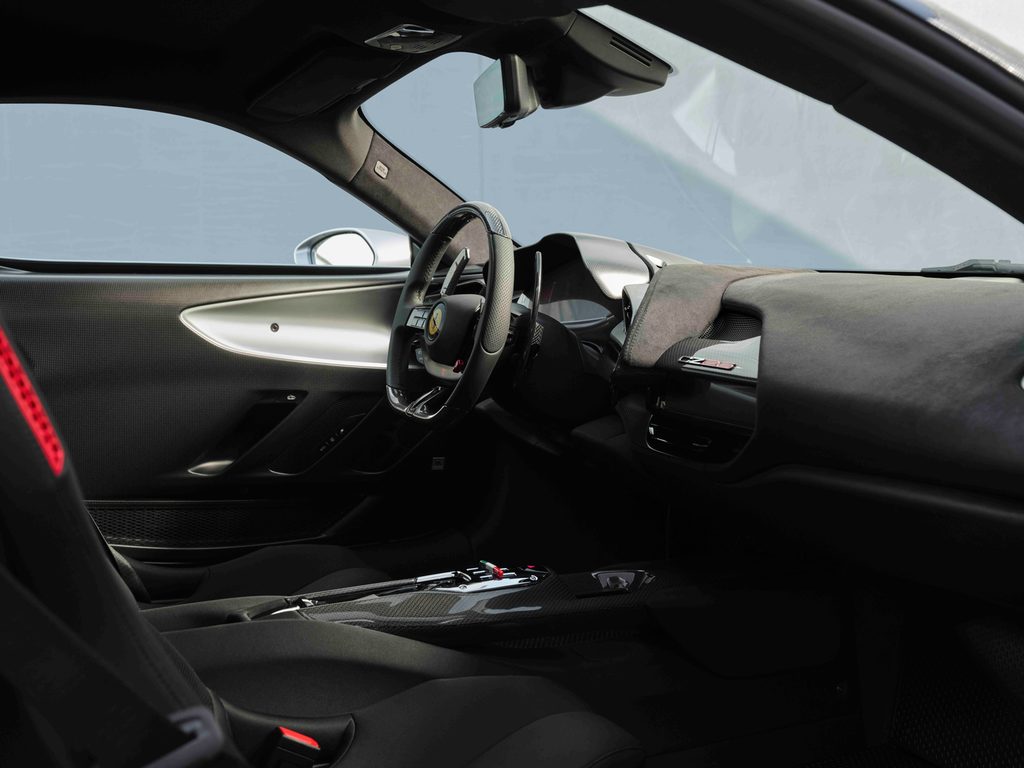 FERRARI’NİN YENİ ONE-OFF MODELİ CZ26 KİŞİYE ÖZEL PERFORMANSI YENİDEN TANIMLIYOR
