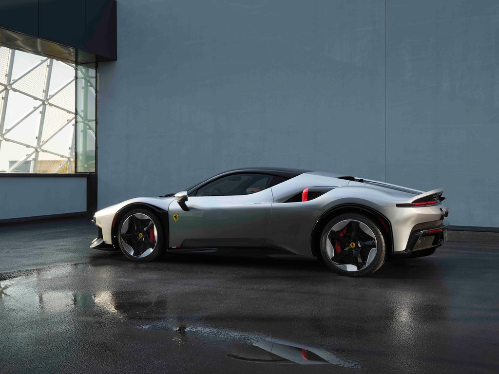 FERRARI’NİN YENİ ONE-OFF MODELİ CZ26 KİŞİYE ÖZEL PERFORMANSI YENİDEN TANIMLIYOR