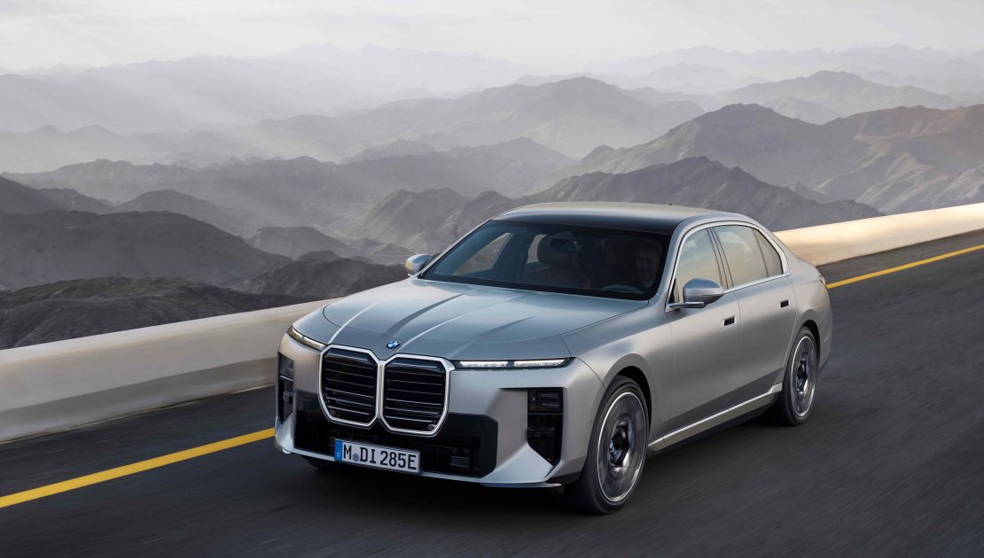 Yeni BMW 7 Serisi Neue Klasse Teknolojileriyle Türkiye’de: BMW 740 xDrive; Pure Excellence paketi 21.526.200 TL, sportif tasarım olan M Excellence paketi ise 22.966.800 TL liste fiyatına sahip.