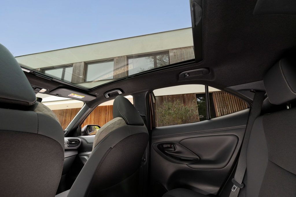 TOYOTA Yaris Hybrid
